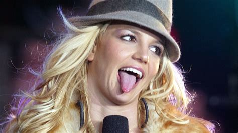 16 Mindblowing Shower Thoughts As Reacted To By Britney Spears