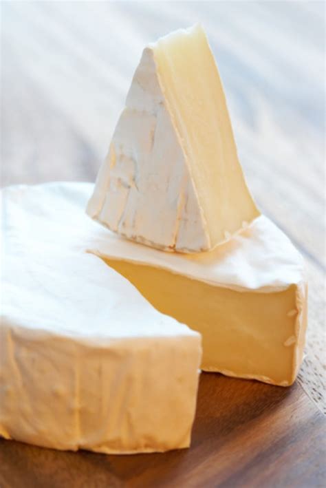How To Cut Brie Cheese Livestrong