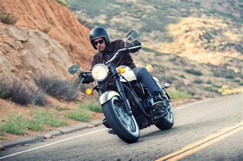 From the detailed paint job to the intense exhaust. 2021 Kawasaki Vulcan 900 Classic Guide • Total Motorcycle