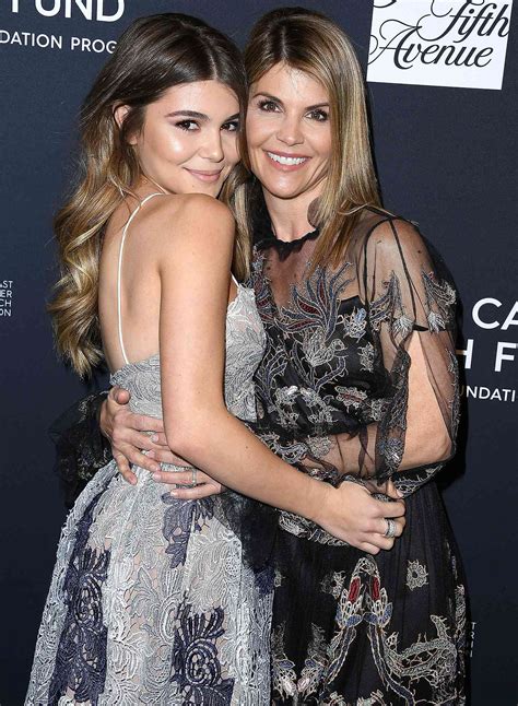 Lori Loughlins Daughter Apologized For Saying She Doesnt Care About