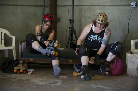 A Crash Course In Roller Derby The Columbian