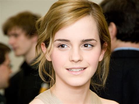 Emma Watson Angel Smile Post In 1920×1440 Pixel She Is Showing The