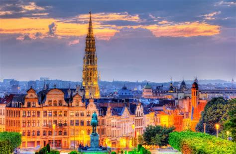 Bruxelles est un nom de lieu qui prête à confusion, car il est utilisé simultanément pour désigner l'ensemble de la région bruxelloise, composée de 19 communes, et la ville de bruxelles, capitale de la belgique. Bruxelles-Charleroi Belgique : vol direct lowcost ...