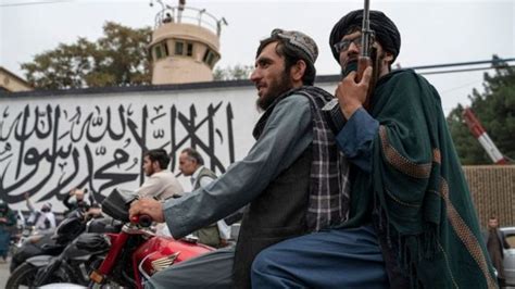 افغانستان میں طالبان حکومت کا ایک برس برطانوی اداروں کے لیے کام کرنے والے افغان ملازمین کو جان