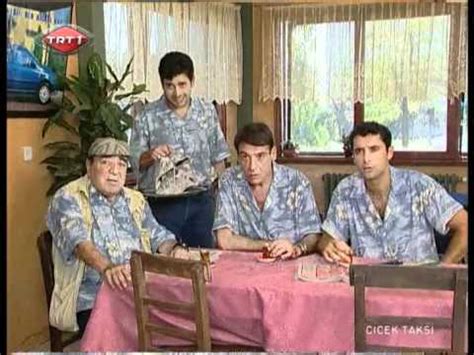 Çiçek taksi adlı dizi, 1995 ile 2003 arasında yayınlanmıştır.1995 yılında atv ekranlarında yayınlanmıştır.daha sonra 2001 yılının başında trt ekranlarında yayınlanmıştır.2003 yılının yaz aylarında sezonu kapatmıştır.bu bir dizi 8 sezonluk. Cicek Taksi 71 Bolum - YouTube