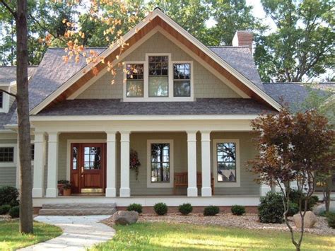American craftsman is an american domestic architectural style, inspired by the arts and crafts movement, which included interior design, landscape design, applied arts, and decorative arts. Craftsman Home Exterior Colors 25 Best Craftsman Bungalow ...