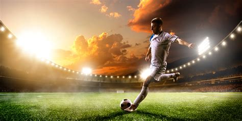 Soccer Player In Action On Sunset Stadium Panorama Background 照片檔及更多 足球