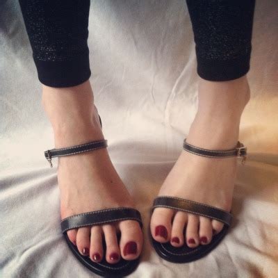 Awesome Heeled Sandals Worn By Pretty Feet Tumbex