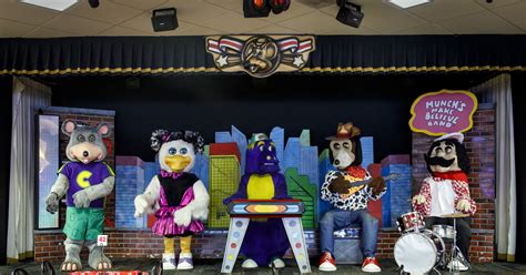 Chuck E Cheeses Is Breaking Up The Animatronic Band