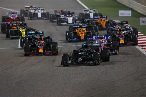 Drivers, managers and team owners live life in the fast lane — both on and off the track — during each cutthroat season of formula 1 racing. Formel 1: Kalender 2021 - alle Daten, alle Orte, alle News