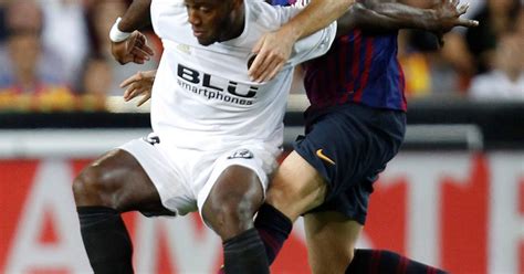Autovit.ro este cel mai mare site de anunturi auto din romania. Batshuayi (Valencia) en Vermaelen (Barça) in evenwicht ...