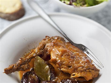 Lapin aux pruneaux à la manière de ma grand-mère Recette de Lapin aux