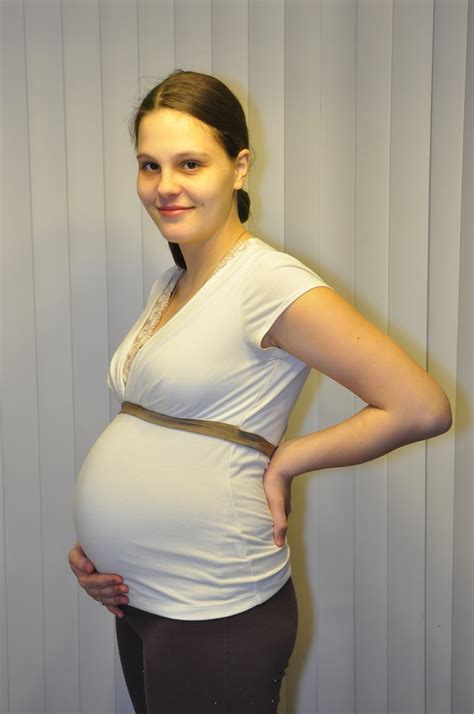 the wonderful journey of motherhood belly shot 28 weeks