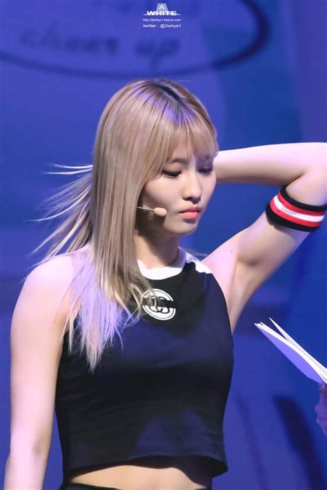 Kpop Twice Momo Garners Attention With Her Amazing Figure Kpop News And