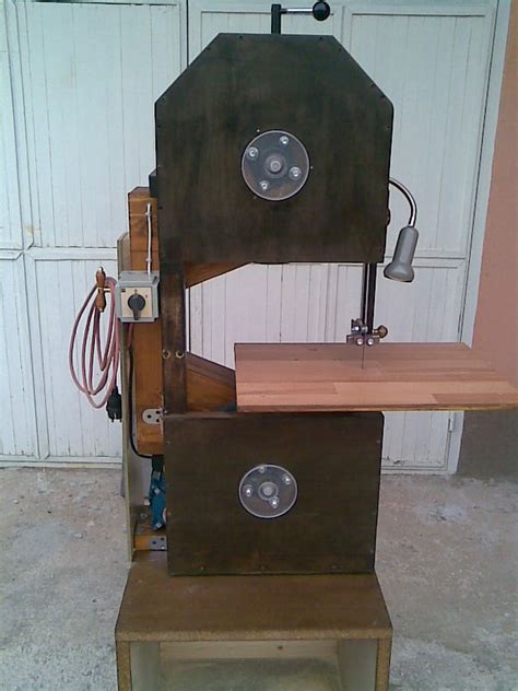 Here's an awesome homemade bandsaw sawmill. Berislav Bracun's homemade bandsaw