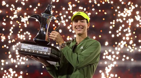 The second set saw a complete transformation of attitude in both players. WTA Dubai: Muguruza batte Krejcikova e vince il torneo