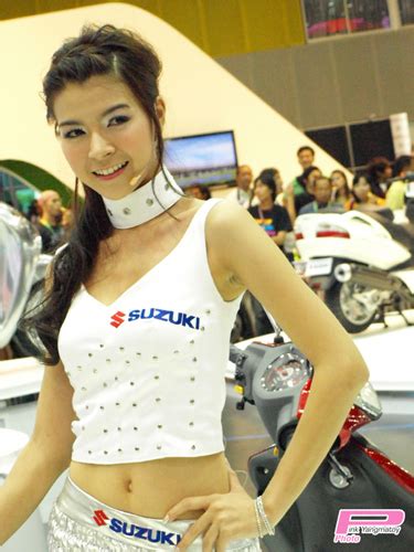 BlogGang com ยางมะตอยสชมพ Title คลายรอนกนในงาน Motor Show 2009