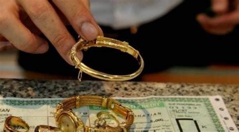 Jika nilai pelunasan dirasa tidak memberatkan, maka datanglah ke outlet pegadaian dengan membawa dokumen dan barang jaminan. Ketentuan dan Syarat Gadai Emas di Pegadaian yang Wajib ...