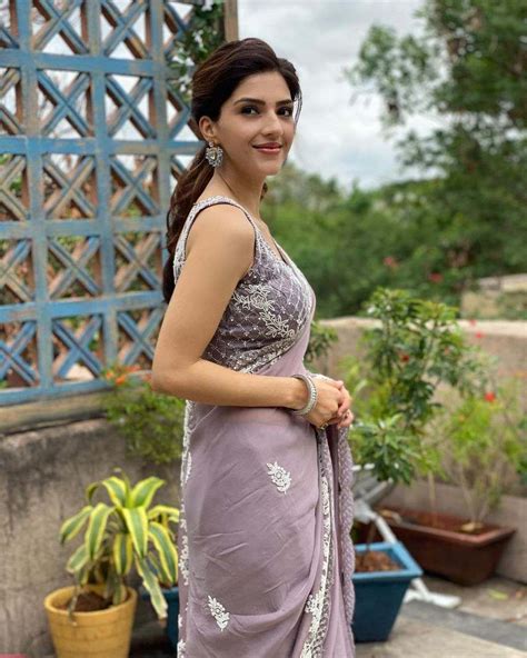 Mehreen Pirzada Defines Grace In This Pearl Embroidered Lilac Saree