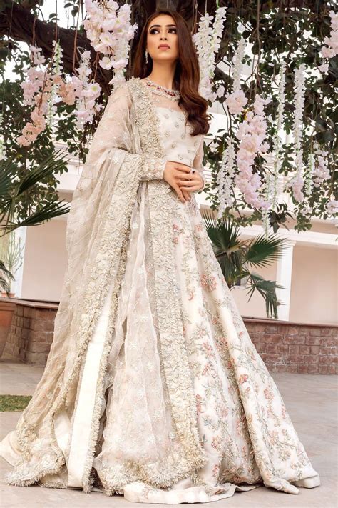 Ivory Color Wedding Lehenga 1000 In 2020 Pakistani Bridal Dresses Desi Wedding Dresses