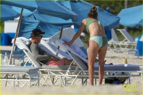 peyton manning flaunts ripped abs while shirtless at the beach photos photo 4493011 bikini