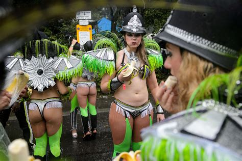 Notting Hill Carnival 2014 The Rain Doesnt Dampen The Crowd On Bank