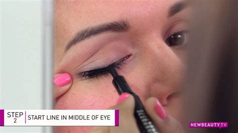 How To Apply Liquid Eyeliner In Seconds Newbeauty Tips And Tutorials