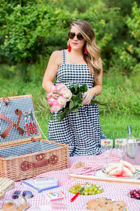 How To Have The Perfect Summer Picnic Coffee Beans And Bobby Pins Picnic Outfits Summer