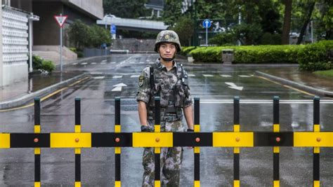 Chinese Military Personnel Parade Near Hong Kong Border 🌎 Latestly