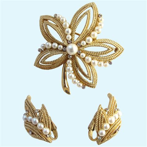 Vintage Trifari Gold Tone And Faux Pearl Leaf Brooch And Earring Set 2hearts Jewelry