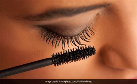 How To Apply Mascara An 8 Step Guide For Perfectly Curled Eyelashes