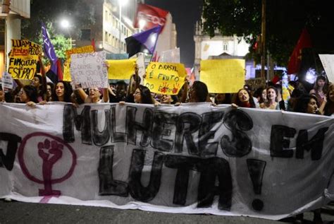 Movimentos feministas protestaram contra michel temer. Educação é a chave para combate à cultura do estupro ...