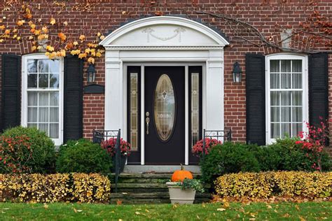 21 Gorgeous Front Door Colors For A Red Brick House In 2024