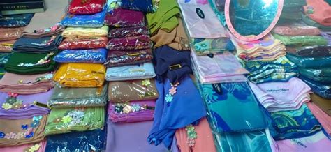 ~ design tudung adalah sama seperti tudung bermanik berawning kecil ~ material adalah chiffon **harga boleh dirunding *jika anda mempunyai corak atau design sendiri,anda bolehlah emelkan. Bisnes Tudung Jenama Sendiri Untuk Dilepaskan ~ Bisnes ...
