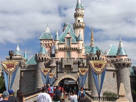 Theme Park Review On Twitter The Disneylandtoday Castle