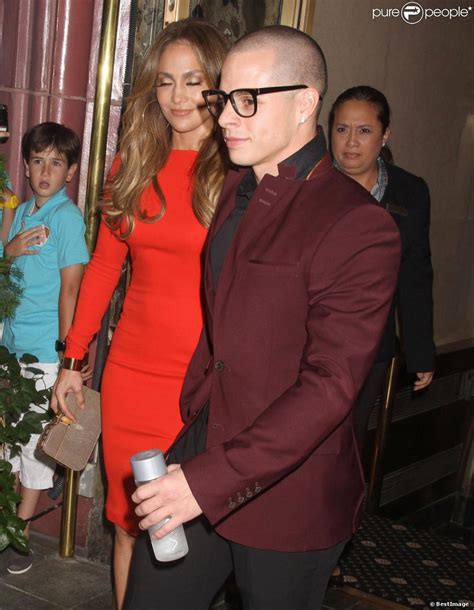 Jennifer Lopez Et Casper Smart Particulièrement Apprêtés Quittent Leur Hôtel Pour Rejoindre Le