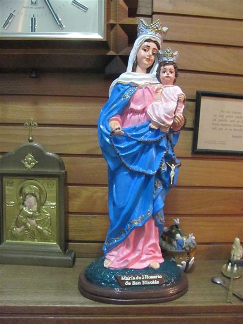 Una de las multitudinarias peregrinaciones a san nicolás (na). Virgen pintada Tristana Pagotto. | San nicolás, Figuras de ...