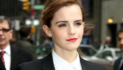 Emma Watsons Floating Dress Leaves Netizens Amazed