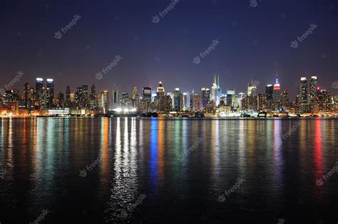 Premium Photo New York City Manhattan Midtown Skyline At Night With