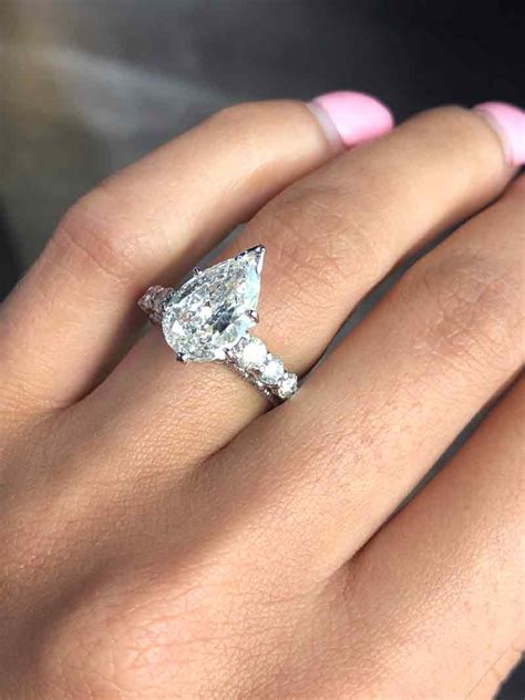 Ariana grande is a bona fide trendsetter. 5 Stunning Celebrity-style Engagement Rings: The Look Made For YOU