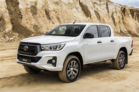 Pick Up Toyota Toyota Hilux Pickup 2020 Review Carbuyer Edmunds