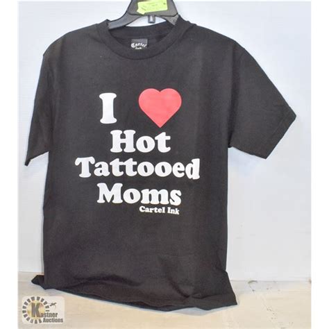 New T Shirt Size Medium I Love Hot Tattooed Moms