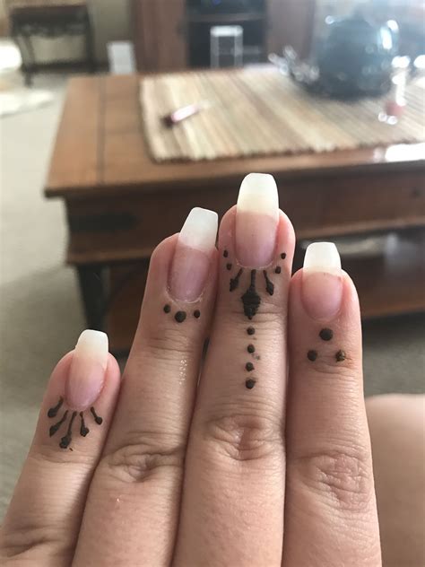 Finger henna | Henna finger tattoo, Henna tattoo designs simple, Henna