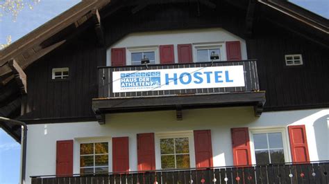 Die umgebung bietet möglichkeiten an um sportliche aktivitäten zu unternehmen, wie etwa rad fahren. Hostel Haus der Athleten (Garmisch-Partenkirchen ...