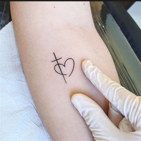 Heart And Cross Tattoo Tattoo Designs For Women