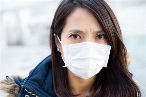 Tujuan dari penutup kepala adalah untuk melindungi kulit kepala dan leher serta rambut dari kontaminasi virus dan kemungkinan penularan tidak dikenal berikutnya ke mukosa mata, hidung atau. Membedakan Pilek Alergi dan Pilek karena Infeksi - Alodokter