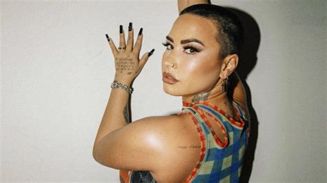Demi Lovato Ci Ricorda L Importanza Di Imparare A Stare Da Soli Vanity Fair Italia