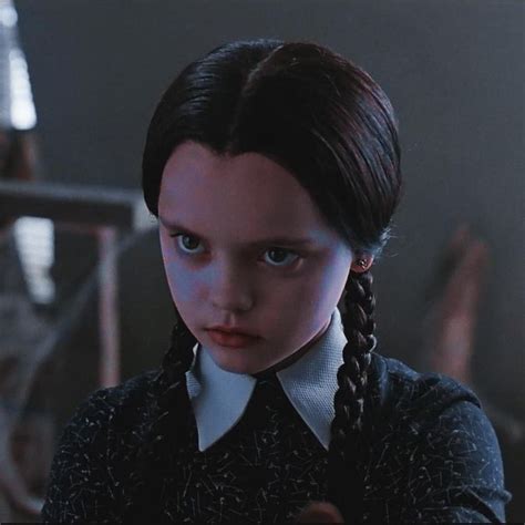 101 Melhores Imagens De Wandinha Addams Em 2020 Wandinha Addams Gambaran