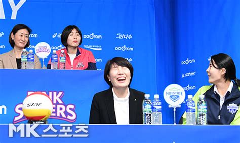 이다영 본인은 부상으로 국대경기는 빠졌지만(도쿄올림픽 아시아 예선전에서는 주전 세터로 활약하였다. 이재영-이다영 `대화 나누는 쌍둥이 자매` MK포토 - 매일경제