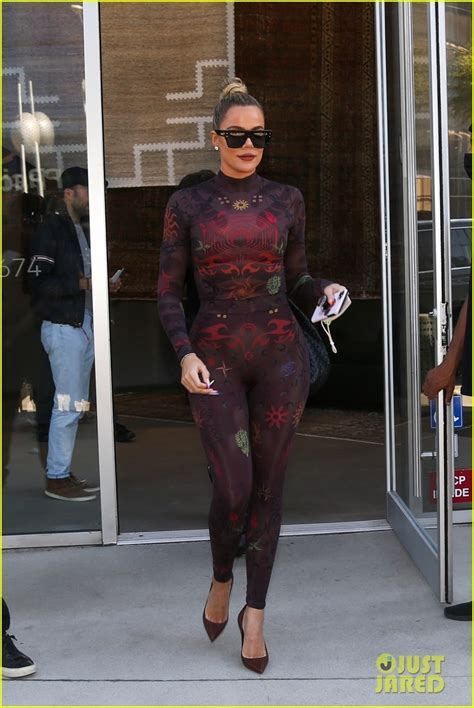 Photo Khloe Kardashian Skintight Bodysuit Filming Kris Jenner 29